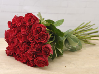 БУКЕТ ИЗ 25 КРАСНЫХ РОЗ