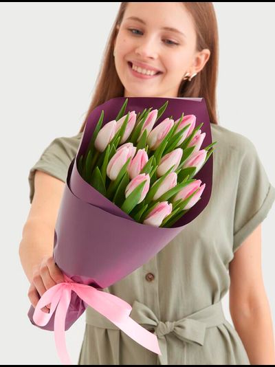 Букет из 15 розовых тюльпанов