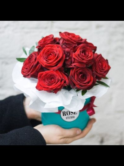 11 роз в шляпной коробке