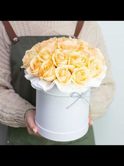 19 ПЕРСИКОВЫХ РОЗ В ЦИЛИНДРЕ