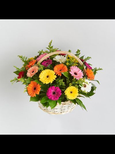 Корзина с герберами