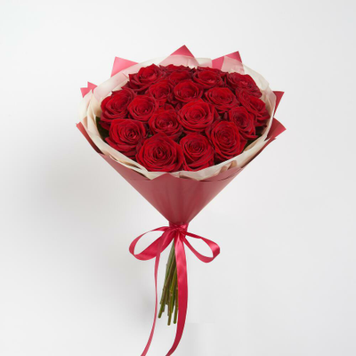 19 КРАСНЫХ РОЗ “RED NAOMI”