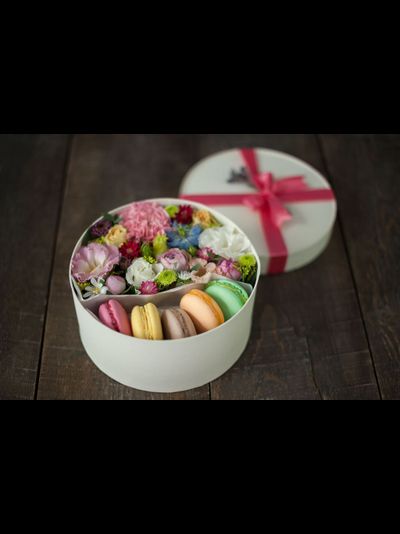 КОРОБКА С МАКАРУНАМИ "BLANCHE"