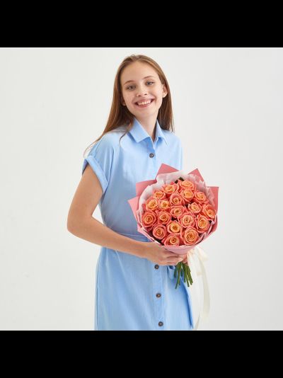 19 персиковых роз
