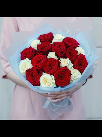 БУКЕТ ИЗ 19 РОЗ МИКС