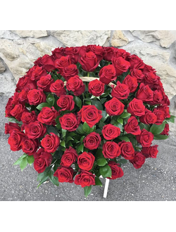 КОРЗИНА ИЗ 101 РОЗЫ