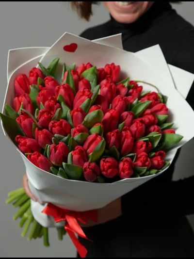 Букет из 51 красного тюльпана