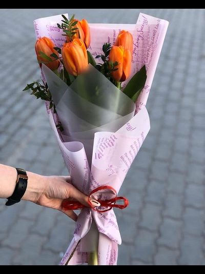 5 оранжевых тюльпанов