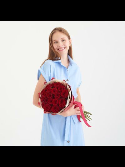 19 КРАСНЫХ РОЗ “RED NAOMI”