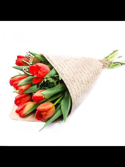 Красные тюльпаны с топпером