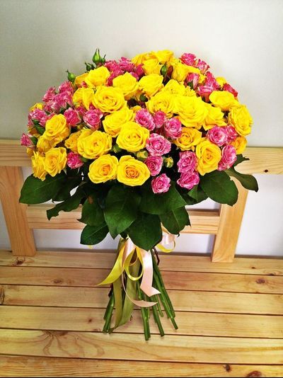25 КУСТОВЫХ РОЗ "ВЕНЕЦИЯ"