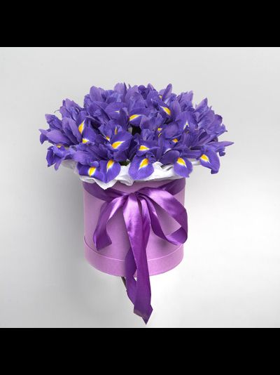 Шляпная коробка с ирисами