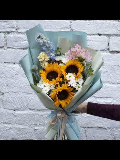 Букет с подсолнухами