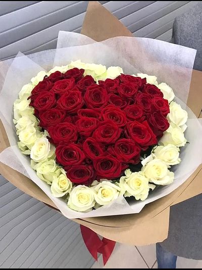 Валентинка из 51 розы