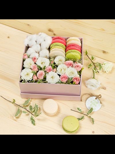 ЦВЕТОЧНЫЙ БОКС С МАКАРОНС