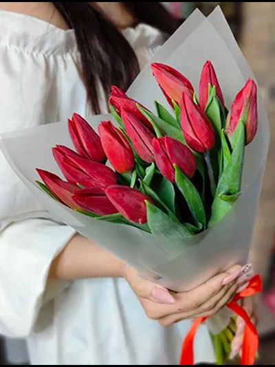 Букет из 15 красных тюльпанов