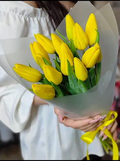 Букет из 15 желтых тюльпанов