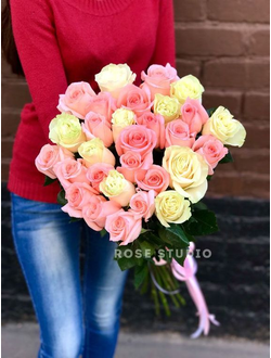 Розовый микс из 29 голландских роз