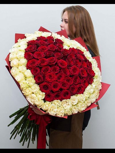 Сердце из 125 Голландских роз