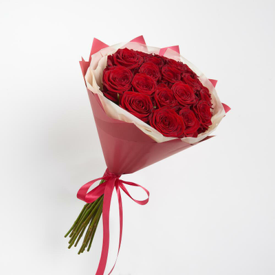 19 КРАСНЫХ РОЗ “RED NAOMI”