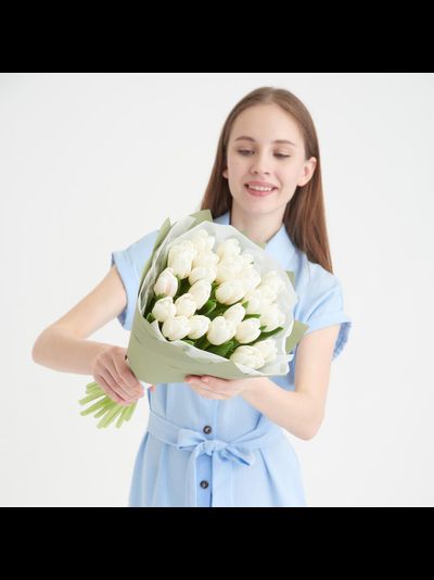 Букет из 25 белых тюльпанов